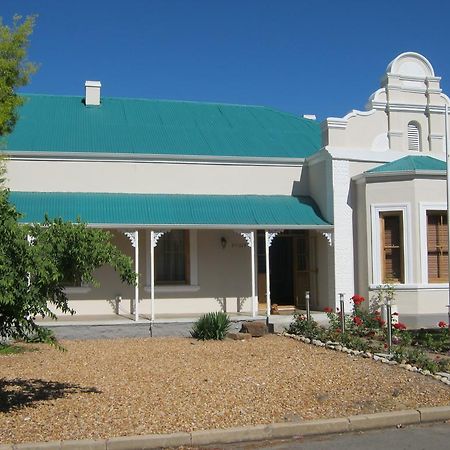 Ladismith Manor Hotel ภายนอก รูปภาพ