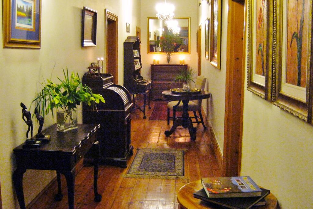 Ladismith Manor Hotel ภายนอก รูปภาพ