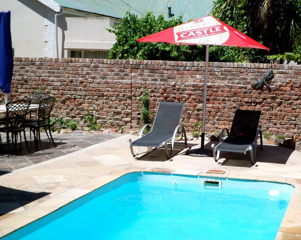 Ladismith Manor Hotel ภายนอก รูปภาพ