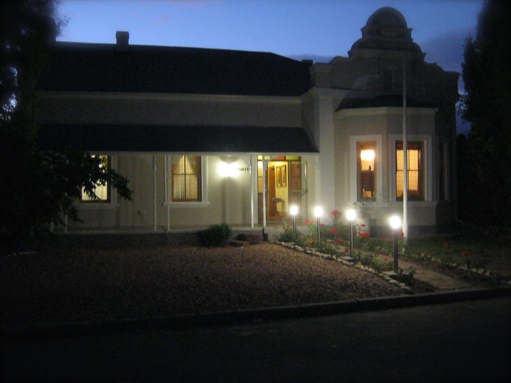Ladismith Manor Hotel ภายนอก รูปภาพ