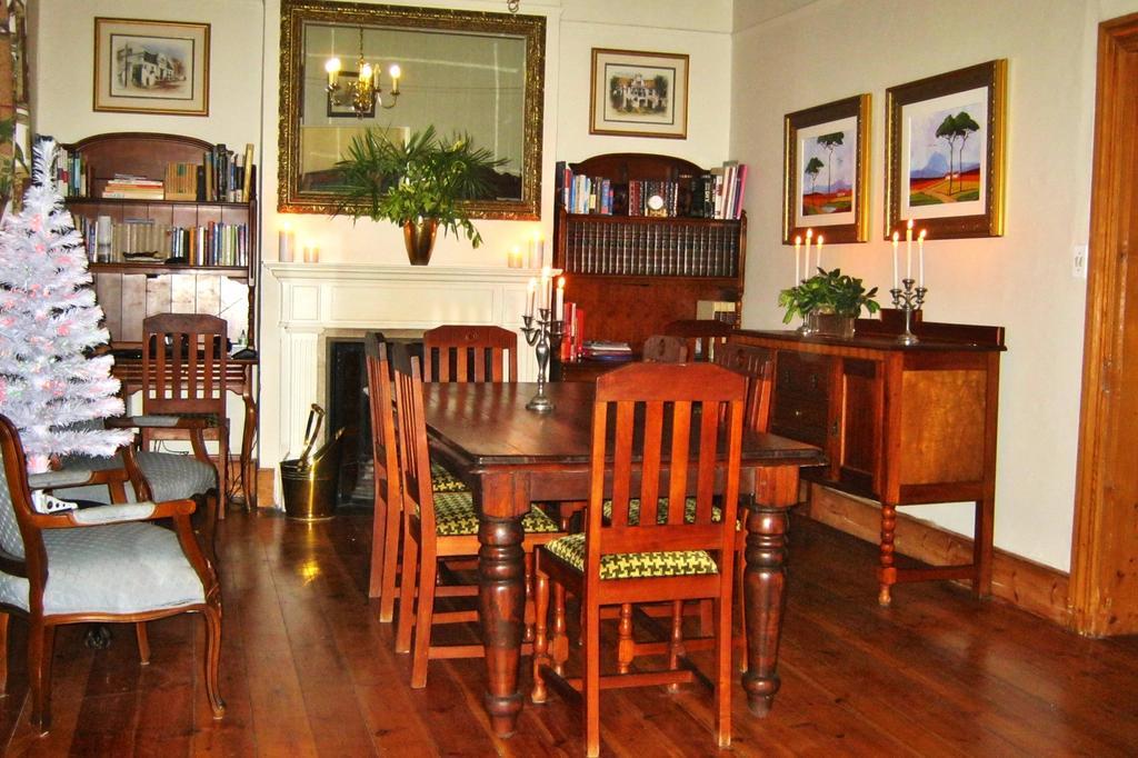 Ladismith Manor Hotel ภายนอก รูปภาพ