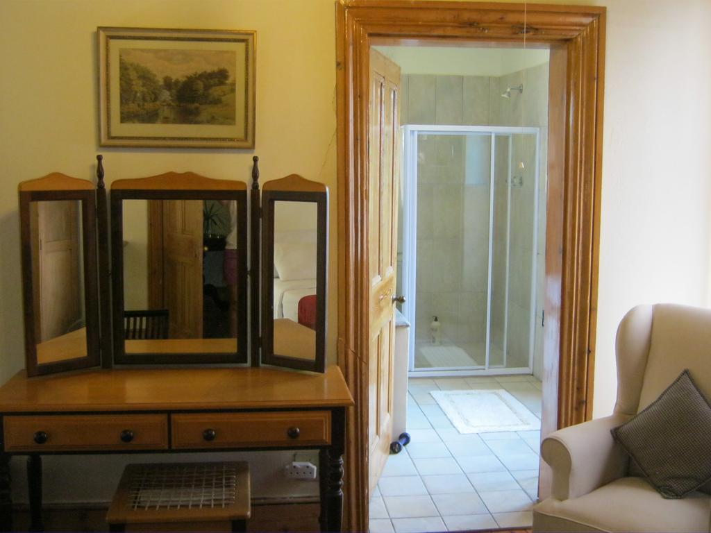 Ladismith Manor Hotel ภายนอก รูปภาพ
