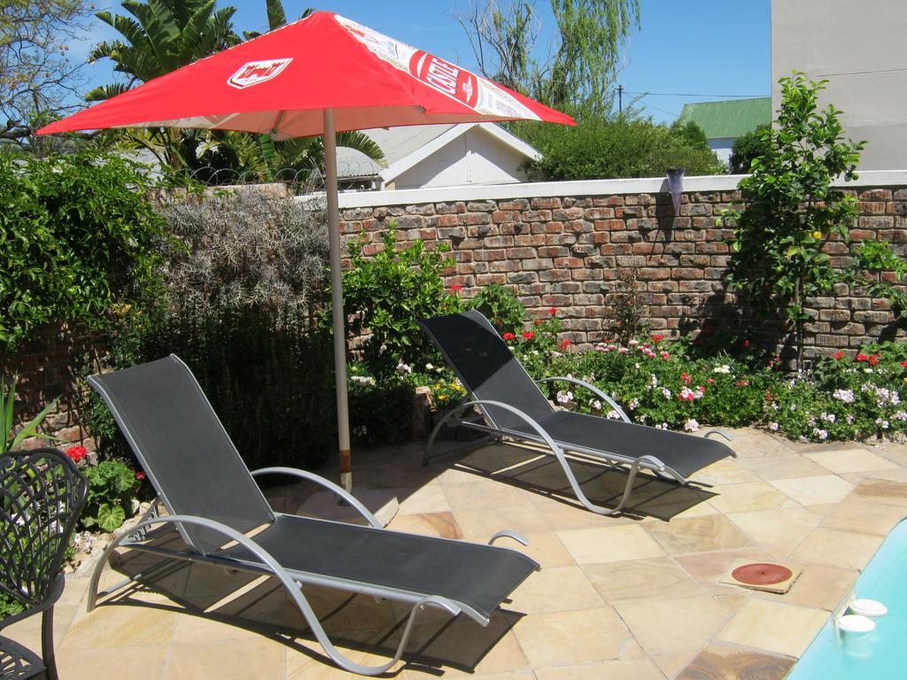 Ladismith Manor Hotel ภายนอก รูปภาพ