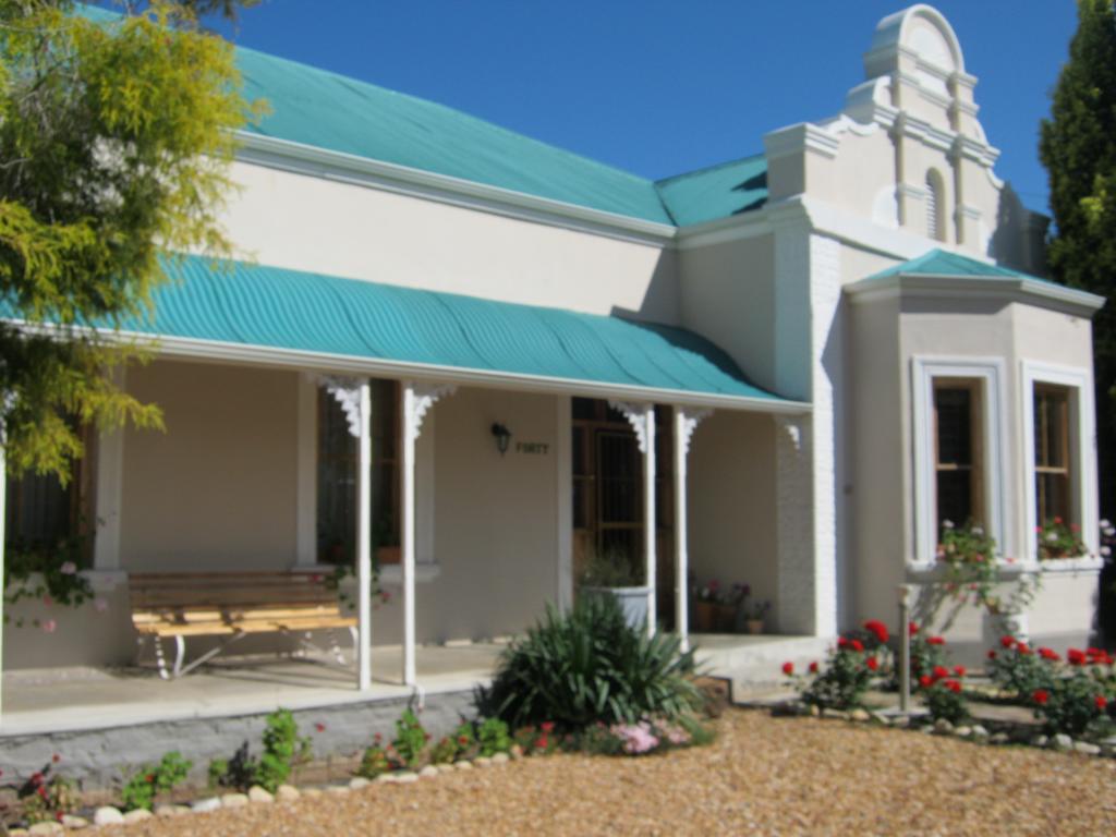 Ladismith Manor Hotel ภายนอก รูปภาพ