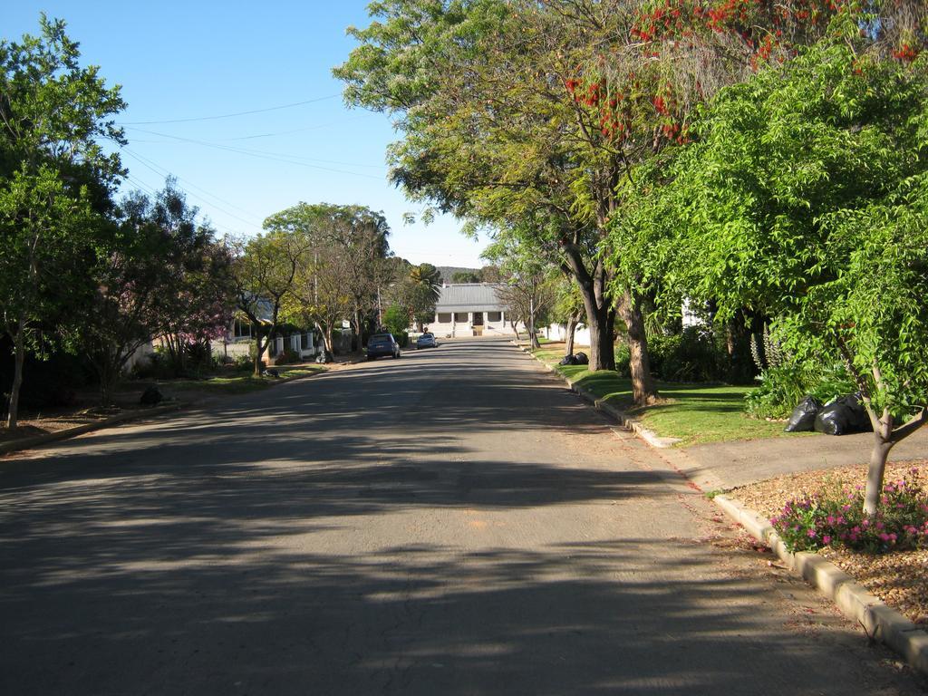 Ladismith Manor Hotel ภายนอก รูปภาพ
