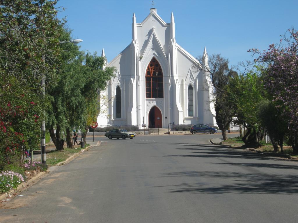 Ladismith Manor Hotel ภายนอก รูปภาพ