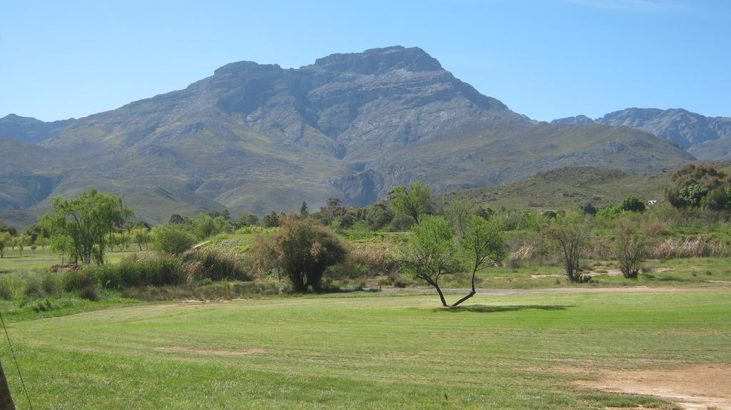 Ladismith Manor Hotel ภายนอก รูปภาพ